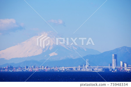 富士山越過橫濱港未來(從Aqualine的Umihotaru) 富士山越過橫濱港未來(從Aqualine的Umihotaru) 73948334
