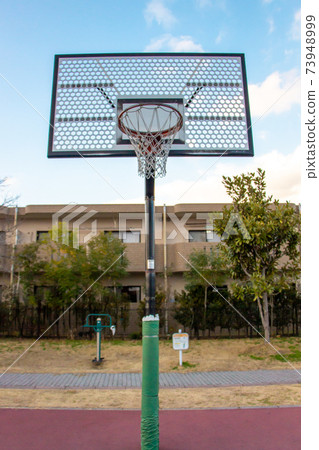 居住區的籃球場 73948999