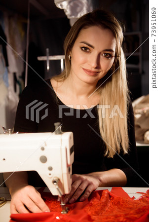 Process of sewing in atelier or workshop. Tailoring and repair of clothing, self-employed employee. 73951069