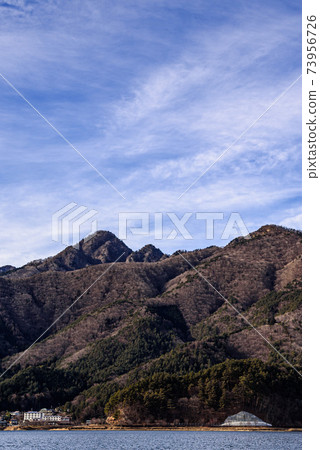 冬季晴朗的天空和Junigadake山/ Kenashi山 73956726
