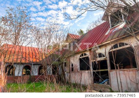 寂寞，被毀（被遺棄的房子） 73957465