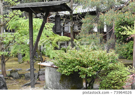 Garden well 73964026