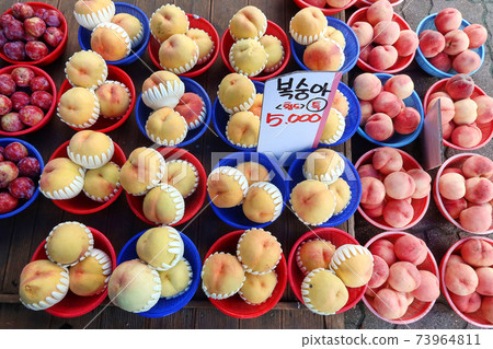 Street vendors, fruit shops, peaches, Street vendors, fruit shops, peaches, 73964811