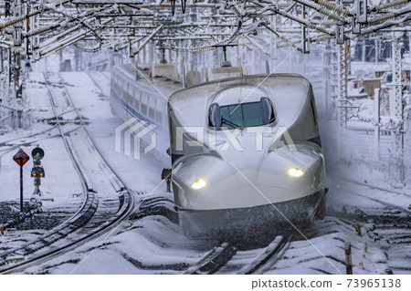 Tokaido Shinkansen winter Maibara station driving image 73965138