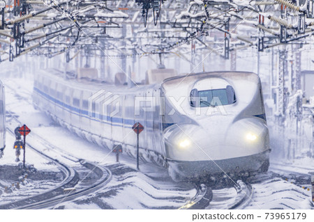 東海道新幹線冬季米原站行駛圖像 東海道新幹線冬季米原站行駛圖像 73965179
