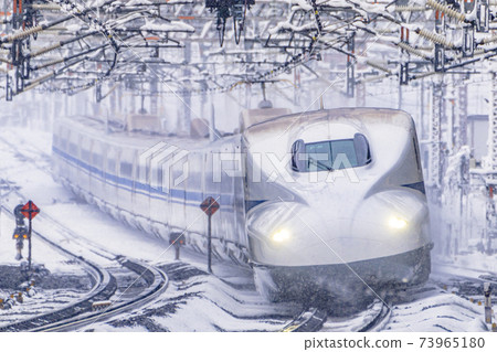 東海道新幹線冬季米原站行駛圖像 東海道新幹線冬季米原站行駛圖像 73965180
