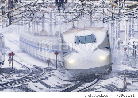 東海道新幹線冬季米原站行駛圖像 東海道新幹線冬季米原站行駛圖像 73965181