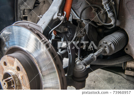 制動器周圍的雙叉骨懸架（車輪螺栓固定型） 73968957