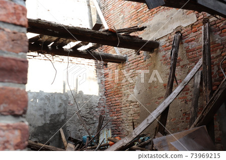 毀壞的建築 73969215