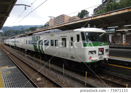 Tokaido Main Line 185 Series Limited Express Odoriko Departs for Shuzenji Tokaido Main Line 185 Series Limited Express Odoriko Departs for Shuzenji 73971155