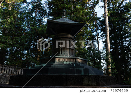 日光東照宮神社德川家康江戶幕府東照大gen根chi木縣日光市山森林自然山冬季冬季山針葉樹 照片素材 圖片 圖庫