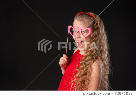 The mask goggles hearts love symbol, blackboard , on the floor of hearts is married to the layout. holiday. feeling, frame in red dress girl, barefoot 73975052