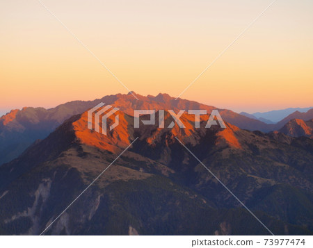 向陽山東北面的群山 73977474