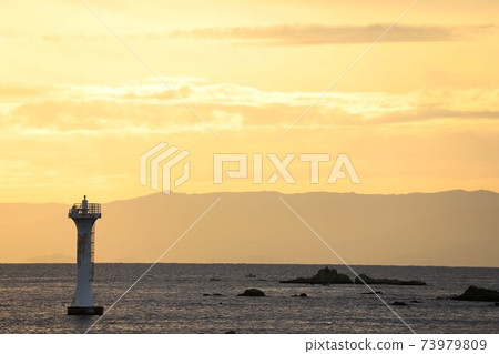 Sea, lighthouse 73979809