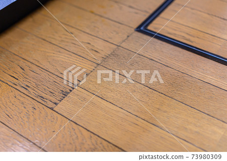 Floor wax application repair 73980309