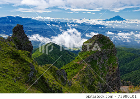 From the climb to the Yatsugatake mountain range and Akadake, the rocky peaks of the Tengu ridge and Mt. Fuji 73990101