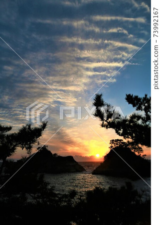 升起的多a島 升起的多a島 73992167