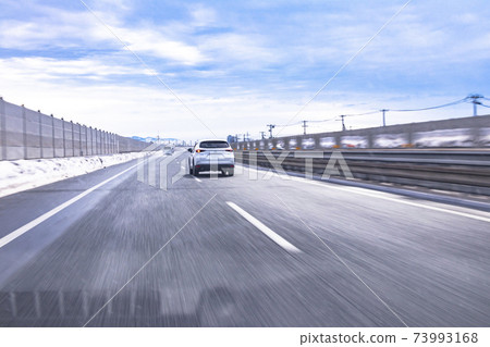 Hokuriku Expressway Up (Expressway) Near Sanjo City: A car in front of you to change lanes with a turn signal 73993168