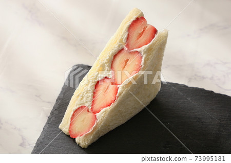 Strawberry sandwich fresh cream Strawberry sandwich fresh cream 73995181