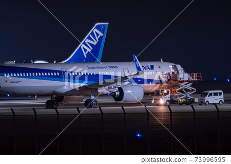 機場飛機羽田機場起飛午夜下午飛機引擎總站所有日本航空公司日本航空公司 機場飛機羽田機場起飛午夜下午飛機引擎總站所有日本航空公司日本航空公司 73996595