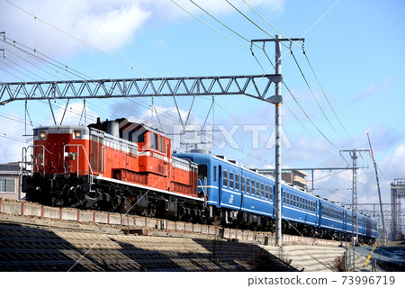 DD51 1192在東海道幹線上進行的訓練 73996719