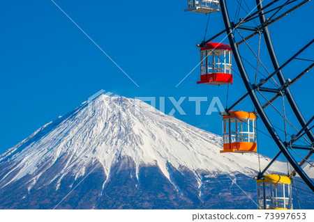 Mt. Fuji and colorful Ferris wheel Mt. Fuji and colorful Ferris wheel 73997653