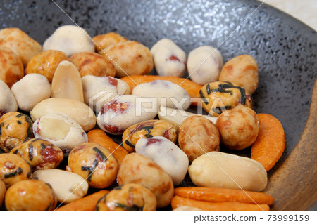Sweets, beans, bean sweets, persimmon seeds, peanuts, snacks, Japanese sweets, Japanese, snacks, nuts 73999159