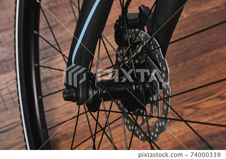 Break sytem on front wheel 74000339