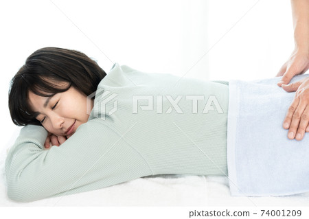 A woman receiving accommodation A woman receiving accommodation 74001209