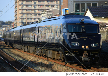 Sightseeing train "36 Plus 3" (JR Kyushu) 74003308