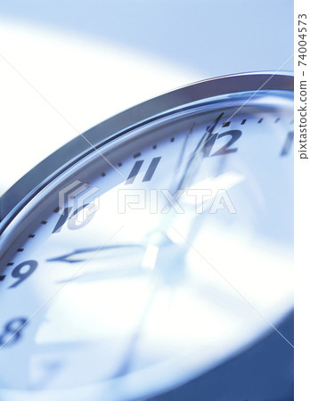 9 o'clock clock 9 o'clock clock 74004573