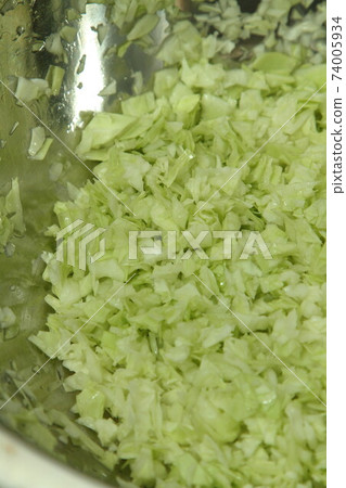 Chopped cabbage Chopped cabbage 74005934