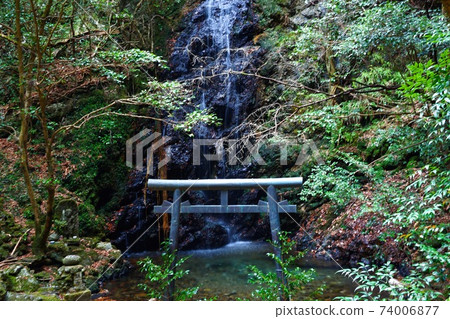Mysterious unexplored region Iwamon Waterfall 74006877