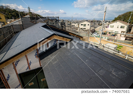 新房子的屋頂施工 新房子的屋頂施工 74007081