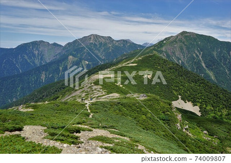 夏u山的Usagidake,Hijiridake,Kamikawachidake 夏u山的Usagidake,Hijiridake,Kamikawachidake 74009807