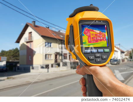 Recording Heat Loss at the family House. 74012474