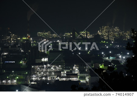 Night view of the factory centered on Mitsubishi Chemical as seen from the city road of Ogata, Otake City, Hiroshima Prefecture 74014907