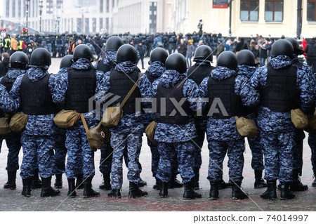 Police officers stand in a cordon on political rally in support of the arrested opposition leader Alexei Navalny. 74014997