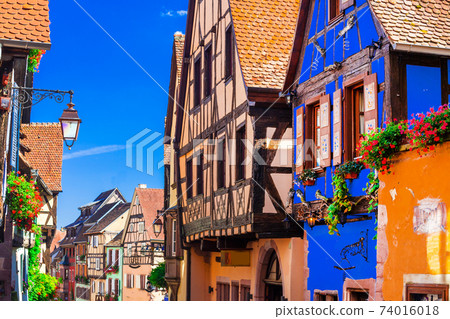 Traditional half timbered houses of Alsace region, Riquewihr village, France 74016018