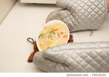 奶油煮海鮮和蔬菜 奶油煮海鮮和蔬菜 74016291
