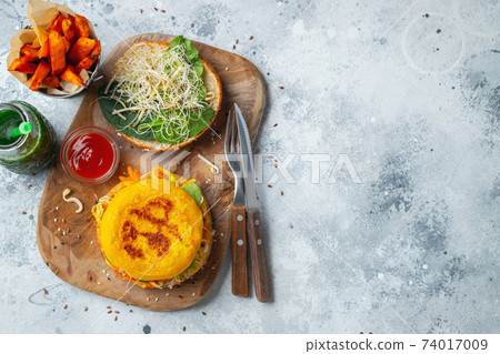 Healthy vegan burger with fresh vegetables. 74017009