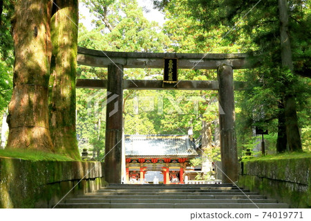 Nikko Toshogu Ichino Torii (Important Cultural Property) 74019771