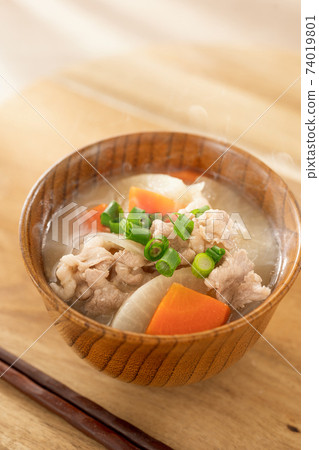Miso soup with pork and vegetables  74019801