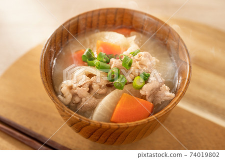 Miso soup with pork and vegetables  74019802