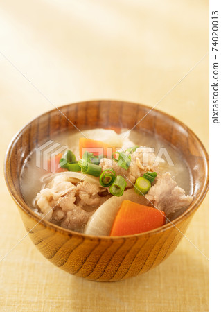 Miso soup with pork and vegetables  74020013
