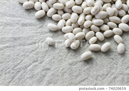 White beans 8 White beans 8 74020659