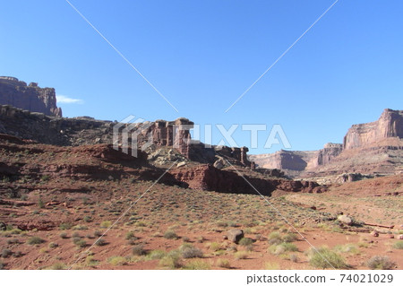 在猶他州摩押的洛磯山脈的壯麗景色 74021029