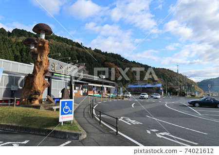 三輪路站 74021612