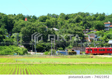 在鄉下跑步的名鐵列車的風景 在鄉下跑步的名鐵列車的風景 74021952