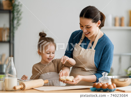 family are preparing bakery together 74023084